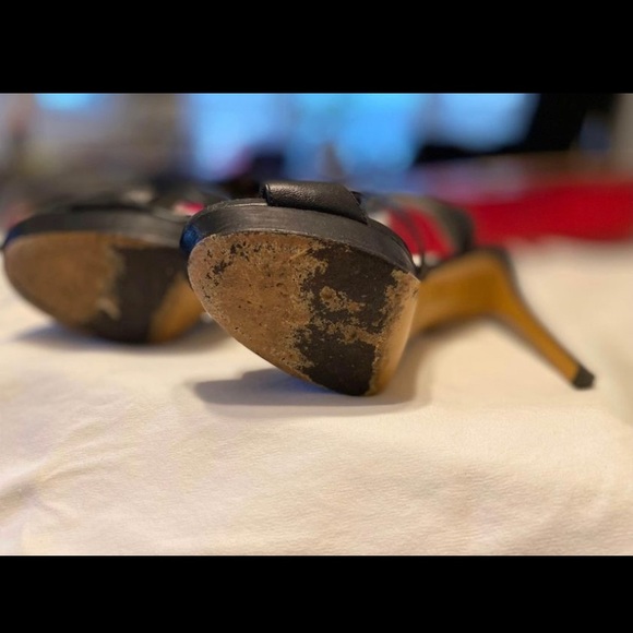 3” 9.5 Coach Heels - Picture 2 of 5